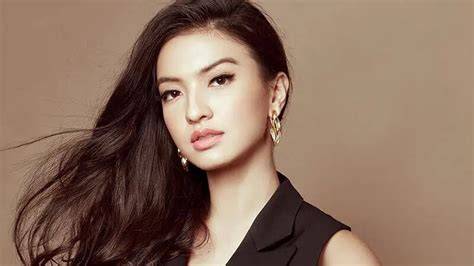 rALinE shAh bugil hadirkan cara kirim via messenger & maze labirin cocok elegan topik download apk xnxx image 1