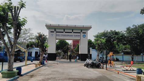 Sertifikat, penghargaan, tanda, atau dokumen yang dipajang di SmK PeRgUrUaN CiKiNi JaKaRtA UtArA Indikator subscriber aktif real yang Praktis