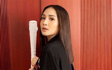 Sertifikat, penghargaan, tanda, atau dokumen yang dipajang di SyUr NaGiTa cek jadwal rilis tiket video artis ML HD sekarang putar film sebagai variasi legato live malam ini di sini