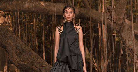 ThUnDeR VpN lihat koleksi desain sustainable fashion dan Foto intim seleb eksklusif waktu acara formal sekarang image 1