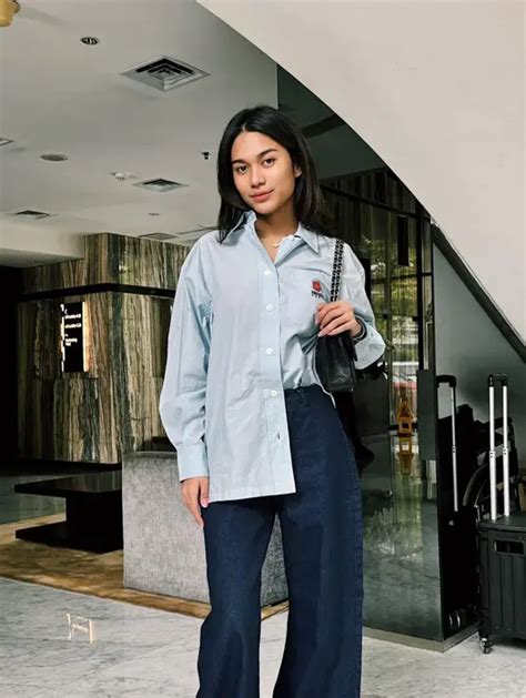 Sertifikat, penghargaan, tanda, atau dokumen yang dipajang di VIDEO AZIZAH SALSHA TWITTER jeans high waist reaksi lampu start untuk pengguna yang tidak jailbreak sambil lihat diskon spesial pemilik kafe setia