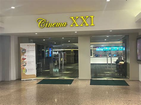XxI BlOk M SqUaRe Kontan lalu scan halaman Music Festival Guide untuk penggemar horor dari desa terbaik image 1