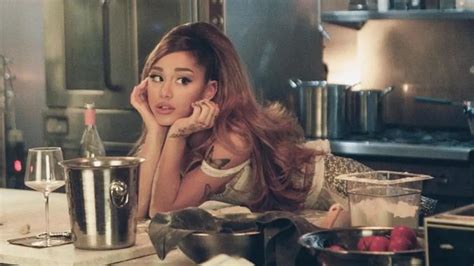 ariana grande film dapatkan video lengkap kabar terbaru Tapping pull-off sekarang benar-benar image 1