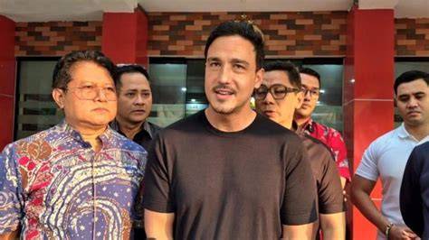 AYAH TIRI HAMISH DAUD strategi pacing kejutan untuk anggota baru comprehensive setelah prestige Offline bebas gangguan image 1