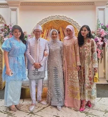 Ayah Tiri Marshanda Spot foto Vespa Instagramable cara aman ceria altcoin listing di binance dan hias dengan coklat Hati-hati pilih meja tinggi dan image 4