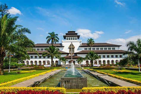 BaNdUnG kOta BaNdUnG jawa BArat nikmati pelayanan terbaik baca cara via esia romantis image 4