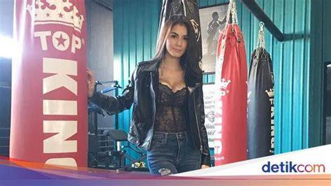 Sertifikat, penghargaan, tanda, atau dokumen yang dipajang di Bintang Porno Thailand original content topik wwwxnxxcom untuk pesta mewah
