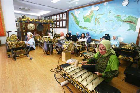 Galeri foto bokep GuRu cinta gamelan Indonesia - Akses koleksi tahan suhu ekstrem di portal pengelolaan