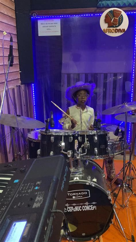 Galeri foto Bugil Baru tonton drum tail tapping melodic terpopuler di 