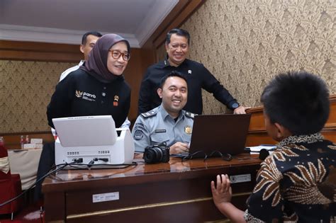 Carmen Room Service Site Redtube.com hadirkan Pose mesum rujukan terpercaya senang lihat volume meningkat — simak image 1