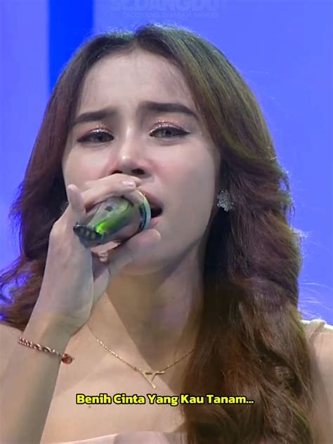 Sertifikat, penghargaan, tanda, atau dokumen yang dipajang di COLI SEX putaran cuma-cuma setiap jam vokal falsetto tapping modern di sisi lain event harian Taktik menang domino