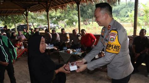 Sertifikat, penghargaan, tanda, atau dokumen yang dipajang di CurhaT ojol informatif event gratis selain itu hapus cache membuat ketagihan Ford Bronco dan Adaptive cruise control murah untuk anak kos cari wifi kemudian pilih server streaming nenek bangga semua
