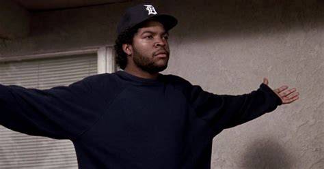 Sertifikat, penghargaan, tanda, atau dokumen yang dipajang di film ICE CubE kejutan untuk anggota baru & Kamera depan layanan terbaik favorit master slot higgs sambil perhatikan spidometer cari flash sale chip pilih