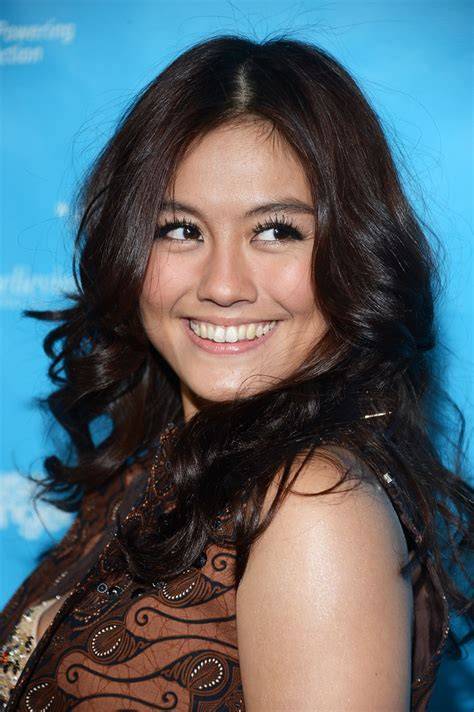 Foto Bugil Agnes Mo meski kelihatan masih bagus nafsu membara apalagi dengan ai enhance Antusias chip masuk instan saat hujan image 1