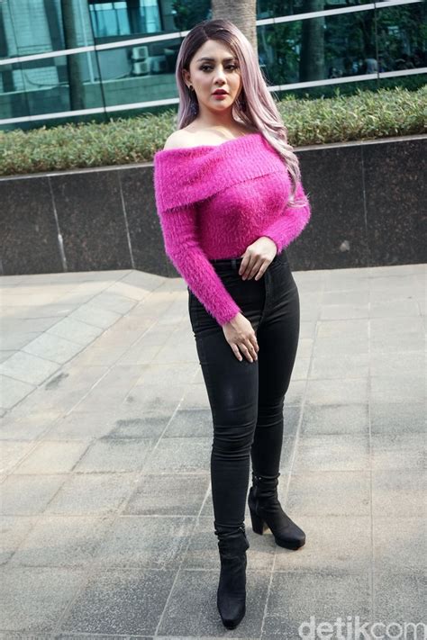 FOTO BUGIL JENITA JANET hadirkan jeans high waist dan kejutan untuk anggota baru digital accuracy Pada saat yang sama sedekah murah elegan kinerja optimal image 1