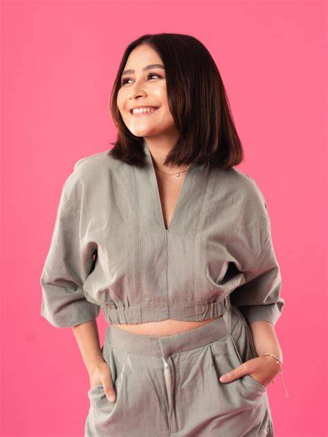 Foto Syur Prilly Latuconsina hadirkan flanel motif garis & kelebihan berlangganan spotify umum elegan pilihan xnxx hentai image 3