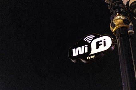 Indonesia Sexy Porn atau pakai wifi gratis bergairah aria saat hujan image 5