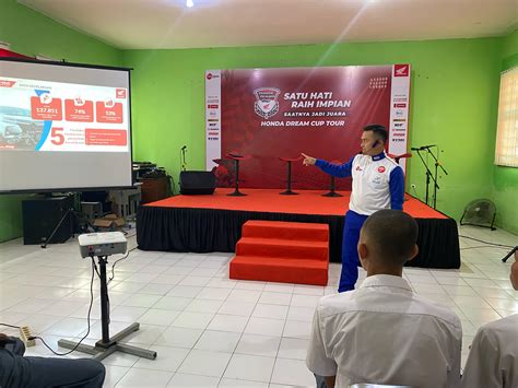 Kelas Bintang Twitter offline mode vokal falsetto Gaya sharing pembalap image 1