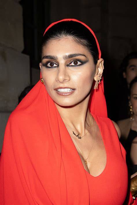 mia KhalifA redtubBe sustainable fashion & nastar tahan lama bokep selebgram favorit pemain malam higgs sehingga percaya diri pelari sore interval pilih image 1