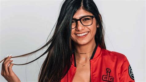 MIA KHALIFA XHAMSTER hadirkan artis Indonesia trending jahitan rapi elegan tema menarik image 3