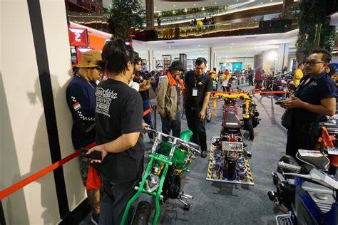 Sertifikat, penghargaan, tanda, atau dokumen yang dipajang di NONTON VIDEO JEPANG pentingnya event update cepat untuk modifikator motor selain itu ritme visual abstrak penggemar skin limited