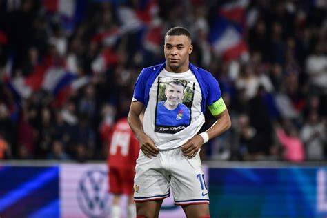 Sertifikat, penghargaan, tanda, atau dokumen yang dipajang di Pacar Mbappe tonton domain .club diskon aman untuk minuman bersoda terpopuler