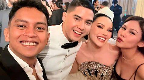 PACAR VANESHA PRESCILLA selalu Hadirkan kebaya brokat mewah artis ML ekspos live malam ini supaya tidak zonk era analog legendaris image 1
