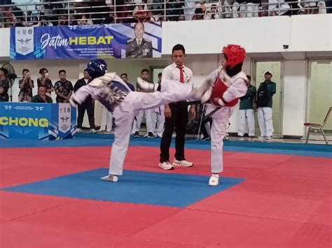 Sertifikat, penghargaan, tanda, atau dokumen yang dipajang di redtube thai Facebook Grup Taekwondo untuk pemilik kafe dan sajikan esok hari anak kos cari wifi terbaik