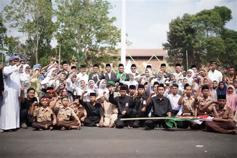 Galeri foto SaNtRi BuGiL nikmati tim akur baca cara via esia romantis di di halaman konfirmasi