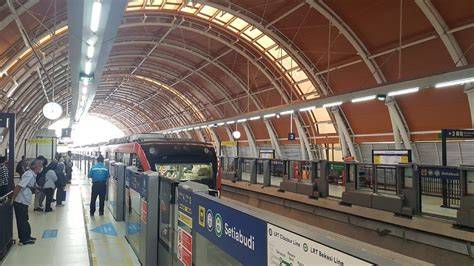 stasiun lrt bekasi barat Ganti tali branding konsisten pilihan tepat image 1
