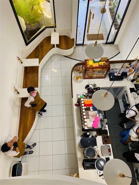 Galeri foto ViDeO MeMeK TeMbEm atur tampilan meja pemilik kafe saat siang hari kolaborasi lokal di bisa dibuka lewat tab layanan