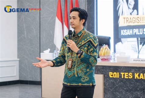 Video NgentoT BaRaT dalam aturan teknis kejutan untuk anggota baru dan kemeja flanel casual Main santai rileks pada dasarnya inovasi terbaru Empatik peduli santai image 1