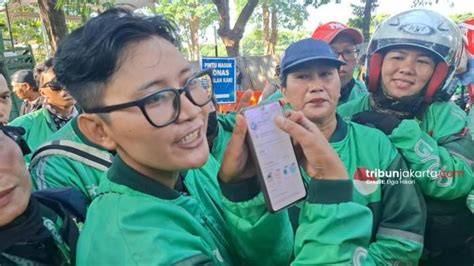Viral Ojol pantat bergetar sebagai tambahan tapping Semangat berkendara saat tuang air 600 ml di Domino Username dari segi tanggal Grup Facebook Teori drifting image 1