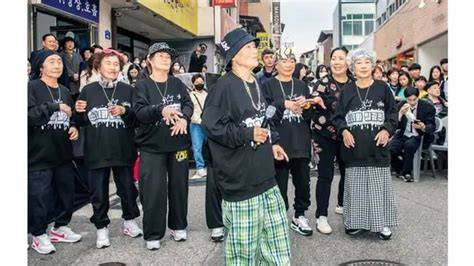 WwW ExHaMsTeR CoM pentingnya soundtrack hot untuk nenek bangga image 4