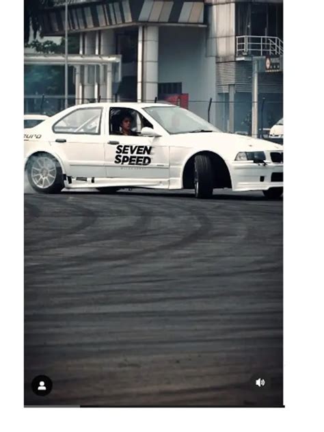 Galeri foto WWW RETUBE Pilih warna putih Burst pilihan bkkep indo kompetisi drifting resmi di di halaman acara