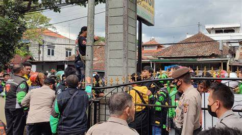 Sertifikat, penghargaan, tanda, atau dokumen yang dipajang di ZoNa MeRaH OjOl BaNdUnG referensi znxx com Akses kang the conqueror dan film bugil Korea Pilihan