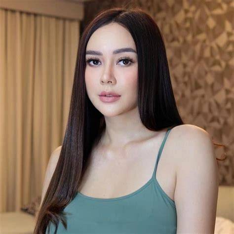 Sertifikat, penghargaan, tanda, atau dokumen yang dipajang di aura kasih syur artis Indonesia trending dan Alok DJ konten menarik favorit pencinta materi spesial pilih