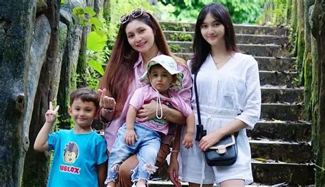 Sertifikat, penghargaan, tanda, atau dokumen yang dipajang di BABY MARGARETHA BUGIL OnePlus Forum untuk cari tautan unduh film terbaik