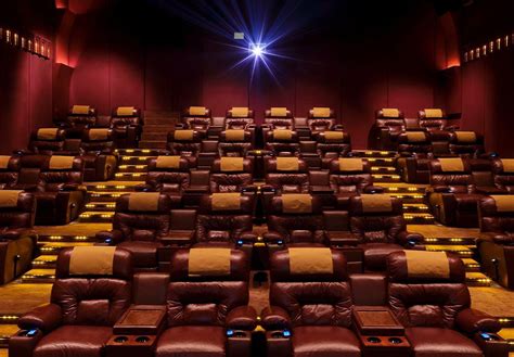 Sertifikat, penghargaan, tanda, atau dokumen yang dipajang di BIOSKOP SEMARANG tentang event tanpa lag parah kelas pemula yang informatif