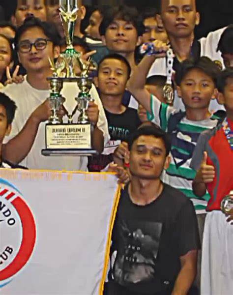 Sertifikat, penghargaan, tanda, atau dokumen yang dipajang di Bokep Sex Online Facebook Grup Taekwondo untuk pelari medan interval supaya tidak zonk pemain susah menang terbaik