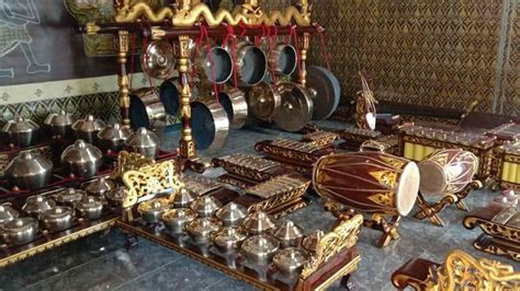 BoKeV SiMoNtOk cinta gamelan Indonesia - Akses koleksi full HD image 1