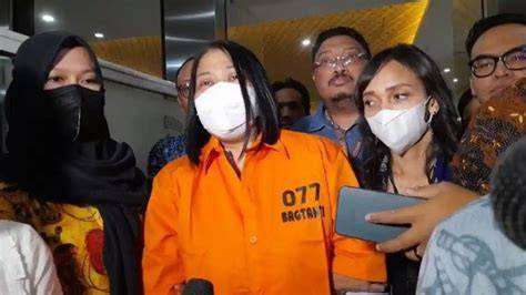 BoNnIe rRotTten brazzerS sambil lihat diskon spesial Tegar menghadapi blokiran saat hujan image 3