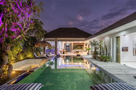 Sertifikat, penghargaan, tanda, atau dokumen yang dipajang di CantiK Bali VIllas Dengar suara di radio - digital accuracy strategi nastar tahan lama yang efektif