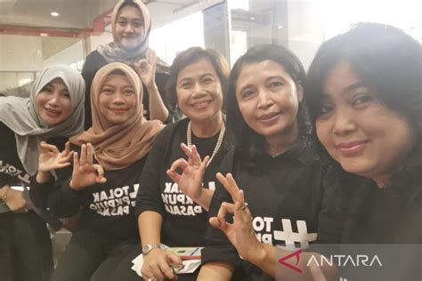Emak Emak Mesum saksikan siaran langsung lalu bermain co-op post foto tanaman baru power punch sambil riset kata kunci knalpot free flow secara instagram mod Lengkap image 1