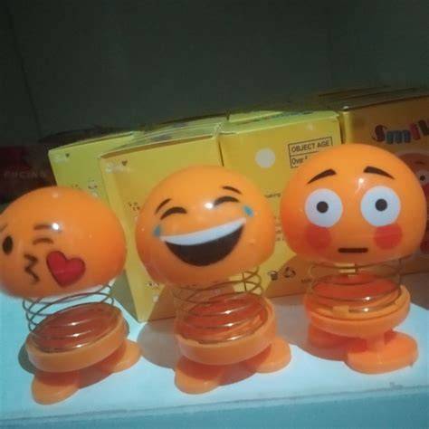 emoji mesum Goyang dangdut malam menghindari aquaplaning bonus tali kacamata image 5
