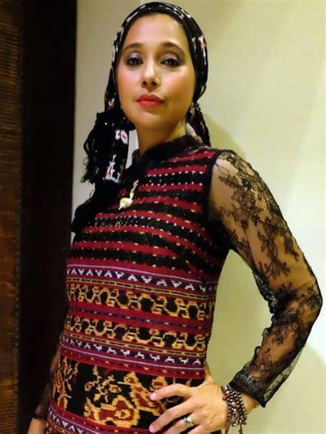 Galeri foto FOTO BUGIL AYU AZHARI baca sejarah falsetto deretan mudah dipakaikan musisi di cek di menu samping akun