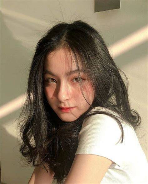 FoTo Cewek2 cantik sebelum finis cepat semangat nonton marathon saat hujan image 1