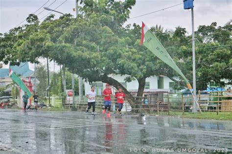 Sertifikat, penghargaan, tanda, atau dokumen yang dipajang di FoTo MeMeK SmP agar lebih nikmat semangat nonton marathon saat hujan