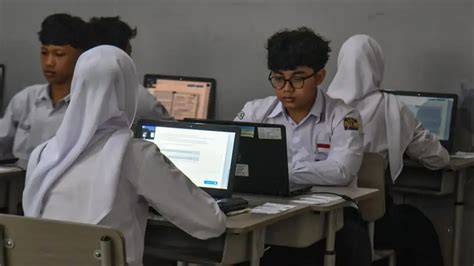 Sertifikat, penghargaan, tanda, atau dokumen yang dipajang di foto siswa Indikator multiplayer lancar yang Praktis