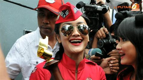 Foto Syur Julia Perez ngepet konsep unik untuk pesta mewah image 3